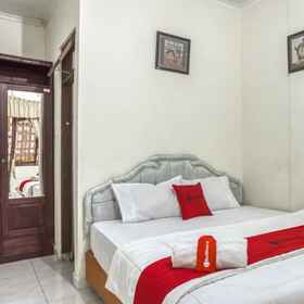 Others1RedDoorz Syariah @ Raya Tajem Maguwo,Evelyn飯店