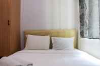 Kamar Tidur Comfy Studio Room Apartment at Osaka Riverview PIK 2 By Travelio