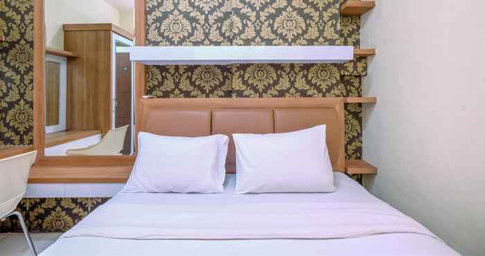 Kamar Tidur Modern and Comfort 2BR at Kemang View Apartment By Travelio