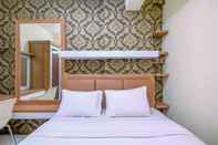 Kamar Tidur Modern and Comfort 2BR at Kemang View Apartment By Travelio