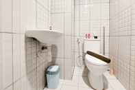 In-room Bathroom Strategic and Cozy Studio Apartment at De Prima By Travelio