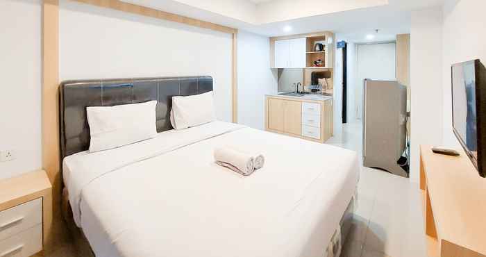 Bedroom Strategic and Cozy Studio Apartment at De Prima By Travelio