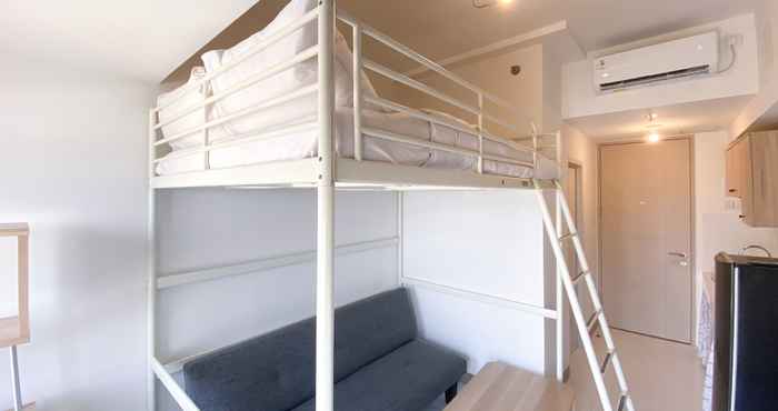 Kamar Tidur Homey and Simply Look Studio Apartment Tokyo Riverside PIK 2 By Travelio