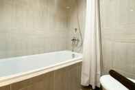 In-room Bathroom Spacious Japanese Style Studio at Vasanta Innopark Apartment By Travelio