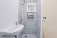 In-room Bathroom Minimalist Studio (No Kitchen) at Aeropolis Residence Apartment By Travelio