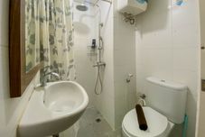 In-room Bathroom Best Choice Studio Apartment at Candiland By Travelio