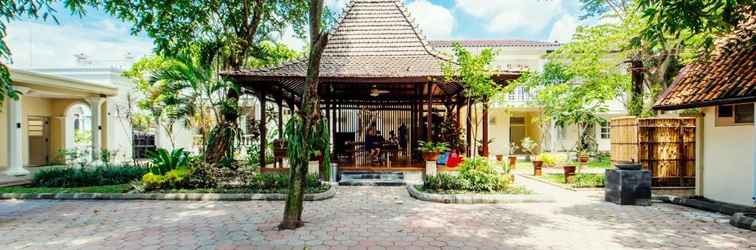 Lobby Tirtodipuran Hotel