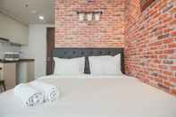 Bedroom Homey and Simple Studio Green Sedayu Apartment By Travelio