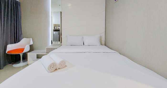 Bedroom Simply Look Studio Apartment at Atria Residence Gading Serpong By Travelio