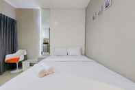 Bilik Tidur Simply Look Studio Apartment at Atria Residence Gading Serpong By Travelio