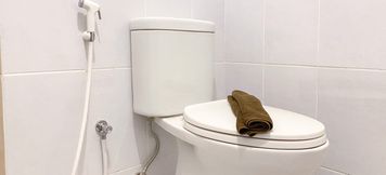 客室内バスルーム 5 Tranquil and Simple 2BR at Tokyo Riverside PIK 2 Apartment By Travelio