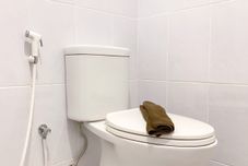 客室内バスルーム Tranquil and Simple 2BR at Tokyo Riverside PIK 2 Apartment By Travelio