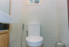 In-room Bathroom 3 Elegant and Cozy Stay Studio at West Vista Apartment By Travelio