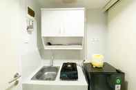 พื้นที่สาธารณะ Homey and Simply Look 1BR without Living Room Amartha View Apartment By Travelio