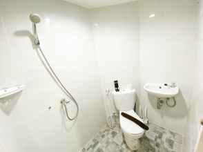 In-room Bathroom 4 Homey and Simply Look 1BR without Living Room Amartha View Apartment By Travelio