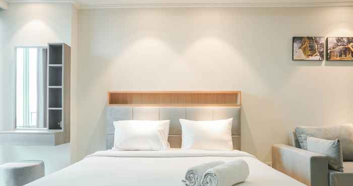 Bilik Tidur Cozy and Warm Studio Green Sedayu Apartment By Travelio