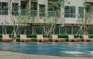 Kolam Renang 4 Cozy and Warm Studio Green Sedayu Apartment By Travelio