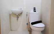 In-room Bathroom 6 Spacious and Elegant 3BR at Bale Hinggil Apartment By Travelio