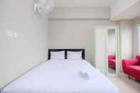 Kamar Tidur Best Deal Studio Apartment at Royal Sentul Park By Travelio