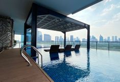 สระว่ายน้ำ 7 Comfortable and Nice 2BR at Samara Suites Apartment By Travelio