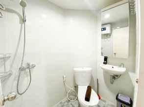 In-room Bathroom 4 Homey and Minimalist Studio Room at Amartha View Apartment By Travelio