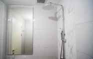 In-room Bathroom 2 Comfy Studio (No Kitchen) at Benson Supermall Mansion Apartment By Travelio