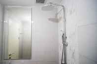 In-room Bathroom Comfy Studio (No Kitchen) at Benson Supermall Mansion Apartment By Travelio