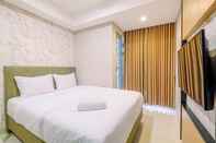 Bedroom Modern and Comfort 1BR at Gold Coast Apartment By Travelio