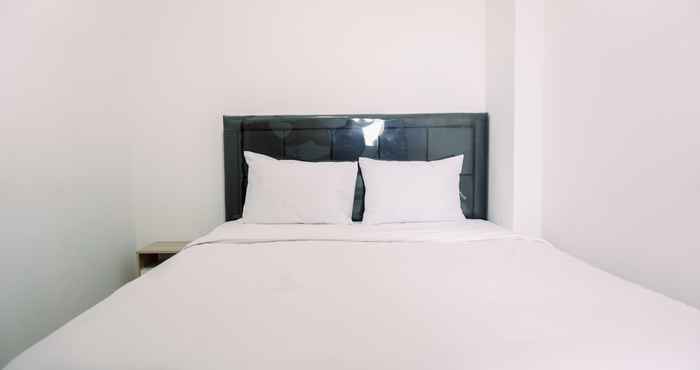 Kamar Tidur Homey and Comfort 2BR Belmont Residence Puri Apartment By Travelio