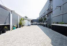 Others 2 Villa Three King FM Mitra RedDoorz
