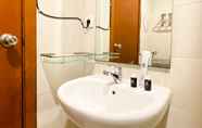 In-room Bathroom 3 Homey Living 1BR at Thamrin Residence Apartment By Travelio