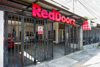 Exterior 4 RedDoorz @ Kratonan Solo