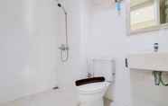 Toilet Kamar 3 Nice and Fancy Studio Apartment at Tuscany Residence By Travelio