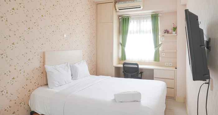 Kamar Tidur Good Deal 1BR Apartment Green Pramuka City near Mall By Travelio