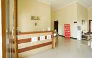 Lobby 2 IDR Green Guest House Syariah Mitra RedDoorz