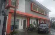 Exterior 5 Fidelia Homestay Palu Mitra RedDoorz