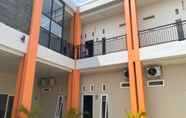 Exterior 2 Nietsa Guest House Syariah Palu Mitra RedDoorz