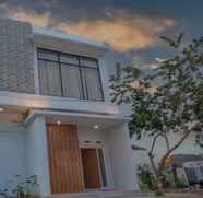 Exterior 2 Krisan Guest House Syariah Mitra RedDoorz