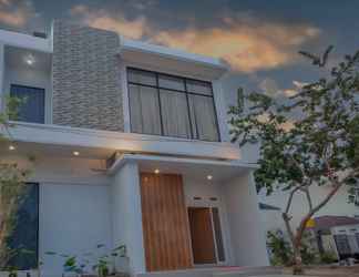 Exterior 2 Krisan Guest House Syariah Mitra RedDoorz