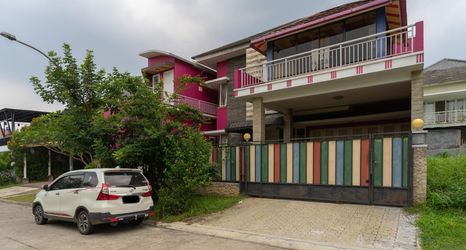 Exterior 2 d'H Mansion La Rosa Syariah Sentul Mitra RedDoorz