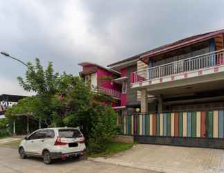 Exterior 2 d'H Mansion La Rosa Syariah Sentul Mitra RedDoorz