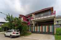 Exterior d'H Mansion La Rosa Syariah Sentul Mitra RedDoorz