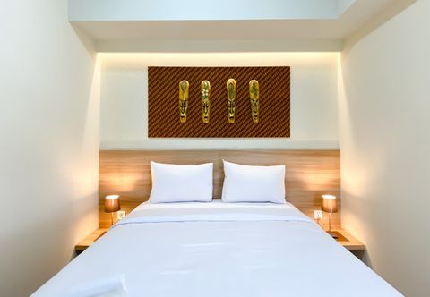 寝室 Homey and Stunning 2BR Apartment Mustika Golf Residence By Travelio