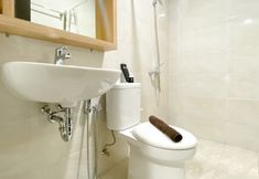 その他 4 Homey and Stunning 2BR Apartment Mustika Golf Residence By Travelio