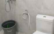 Toilet Kamar 7 Homestay Nurrohma 