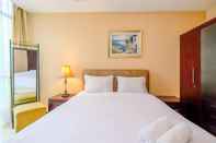 Kamar Tidur Homey and Wonderful 2BR Apartment Bellagio Residence By Travelio