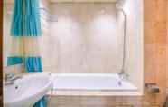 Toilet Kamar 5 Homey and Wonderful 2BR Apartment Bellagio Residence By Travelio