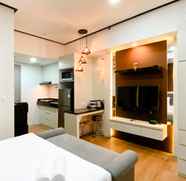 Bedroom 2 Homey and Cozy Studio at Vasanta Innopark Apartment By Travelio