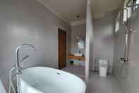 In-room Bathroom Savio Villa Dalat