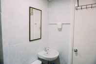 In-room Bathroom Pleasurable 2BR Apartment at Parkland Avenue By Travelio